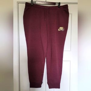 NWT Nike XXL burgundy Slim fit mid rise sweatpants/joggers